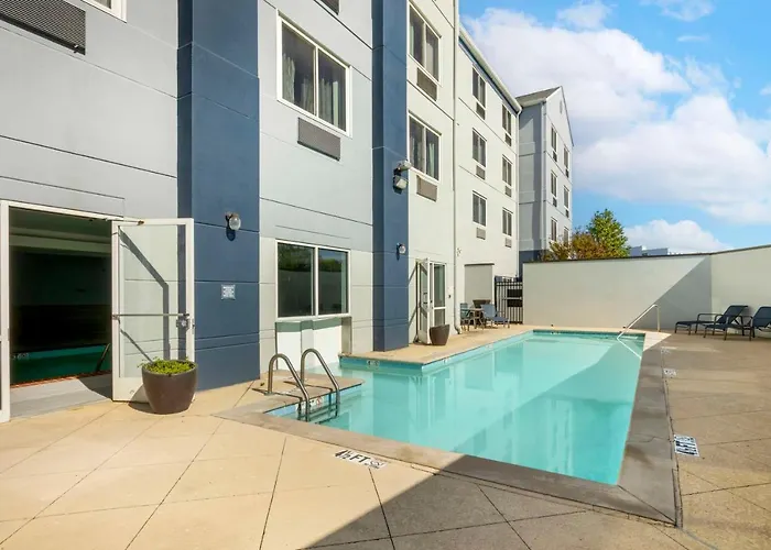 Best Western Plus Nashville Airport Hotel - BNA